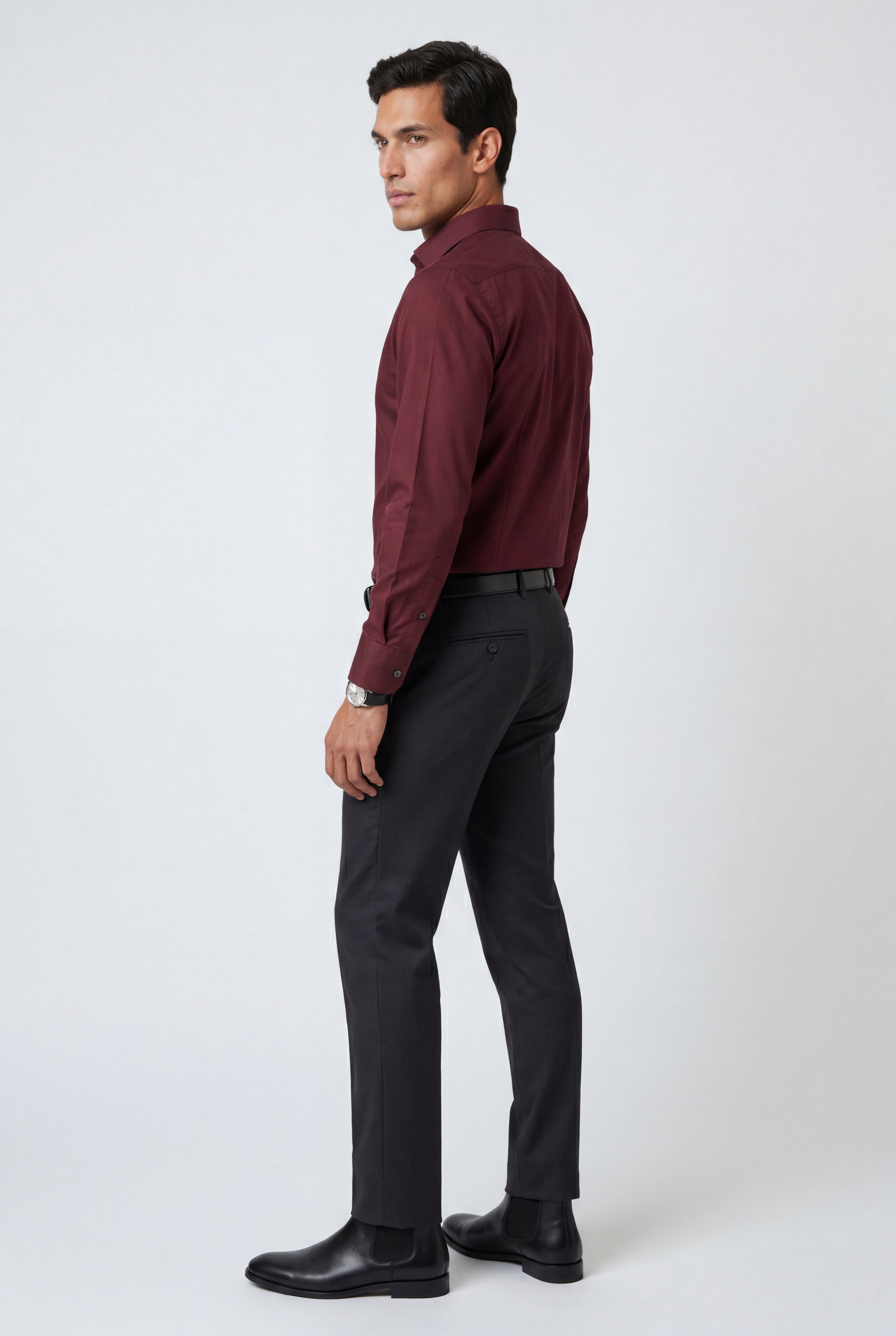 Fitted shirt for work and everyday wear – Men’s shirt with a classic collar