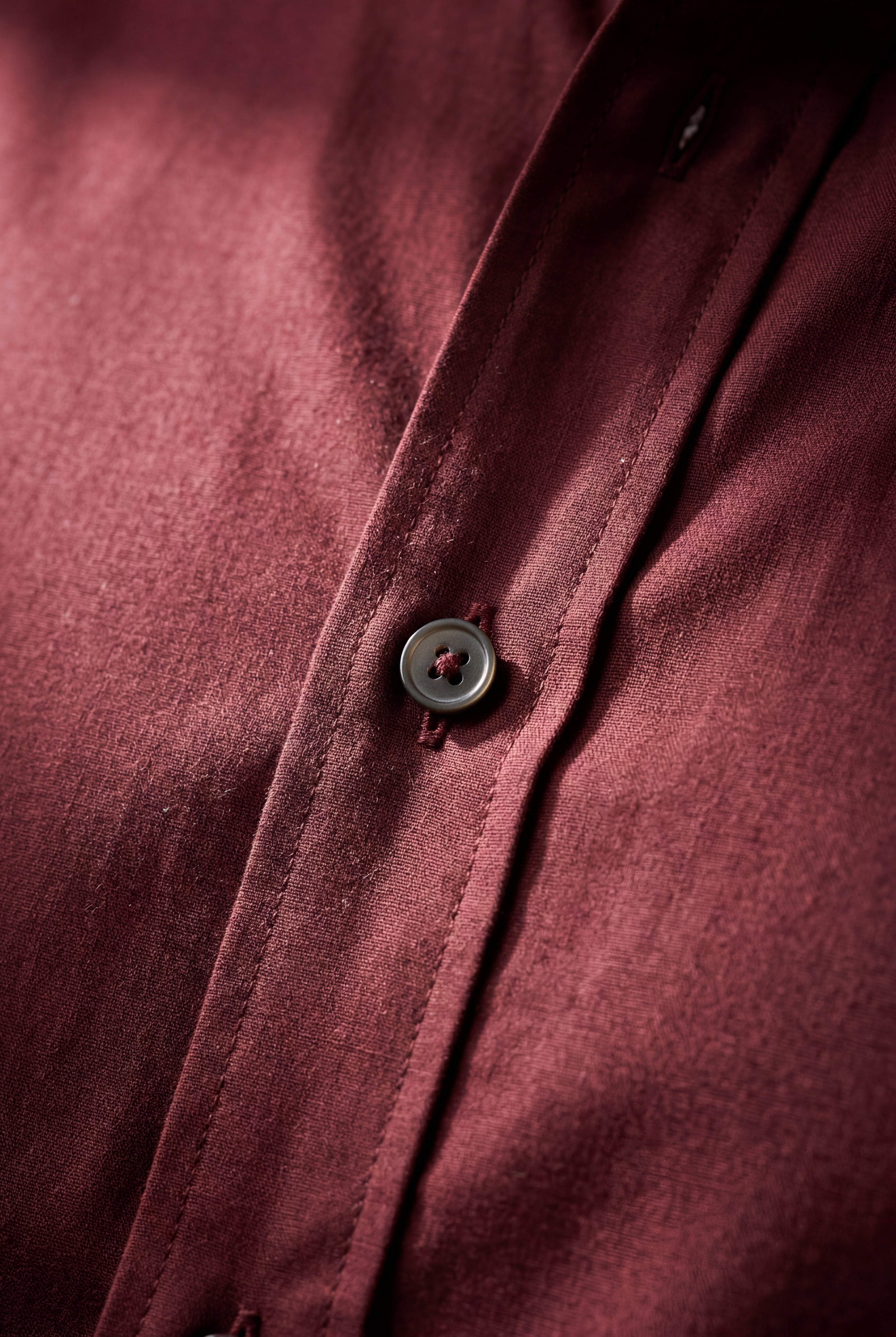 Fitted shirt for work and everyday wear – Men’s shirt with a classic collar