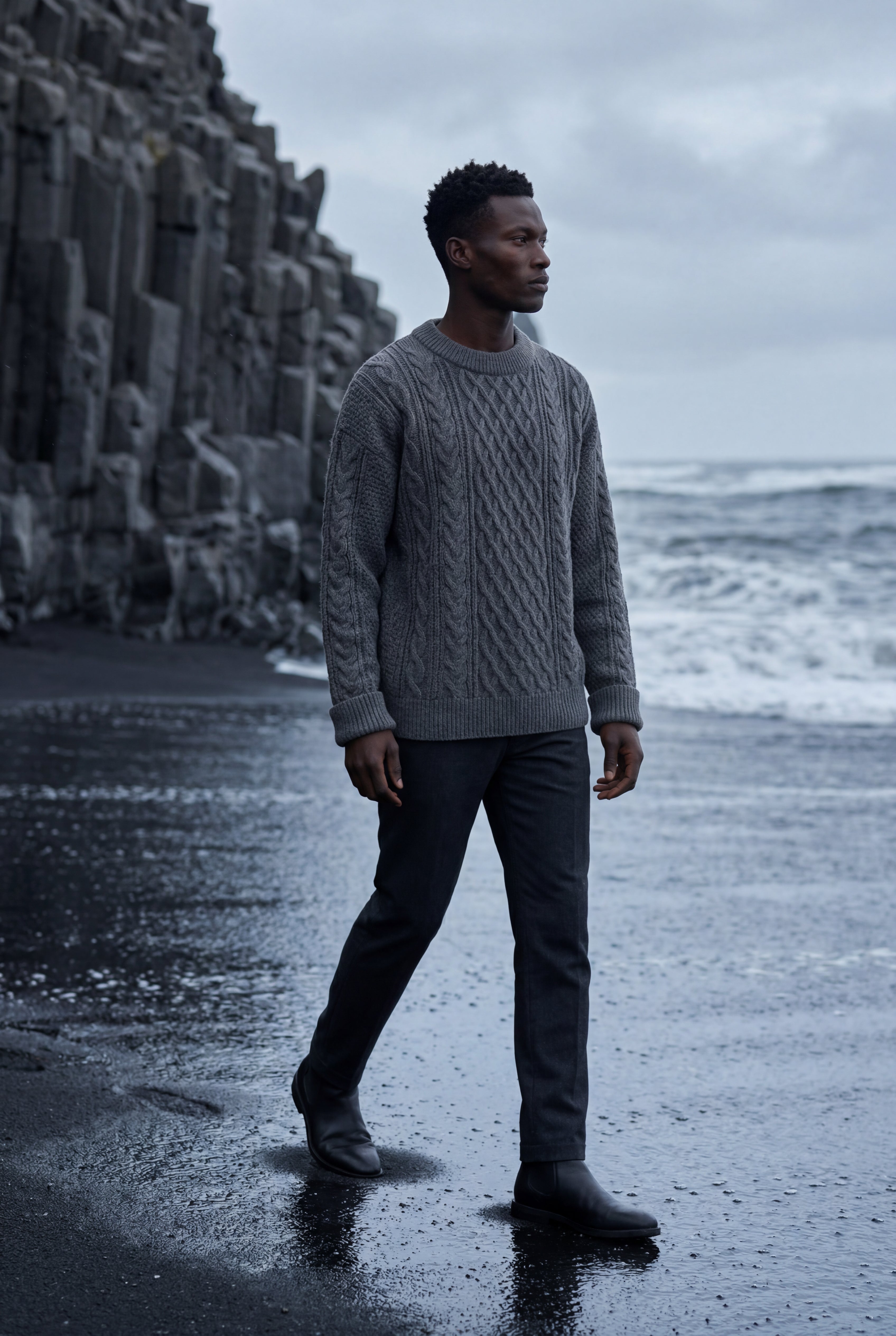 A classic jumper for cold days – Long-sleeved cable-knit jumper for men