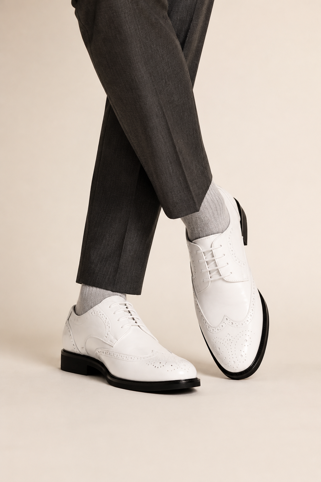 Men's Brogue Oxford Shoes with Wingtip Detail