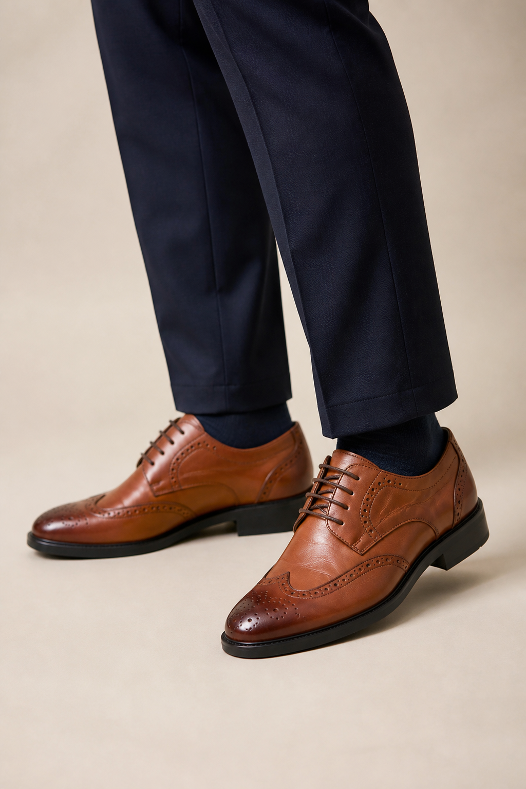 Men's Brogue Oxford Shoes with Wingtip Detail