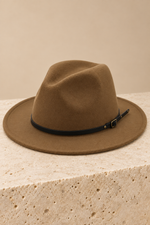 Men’s Felt Fedora Hat with Wide Brim and Buckle Band