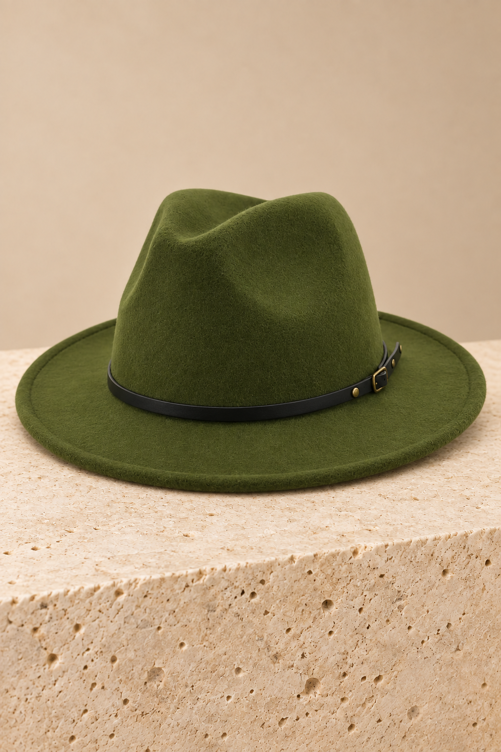 Men’s Felt Fedora Hat with Wide Brim and Buckle Band