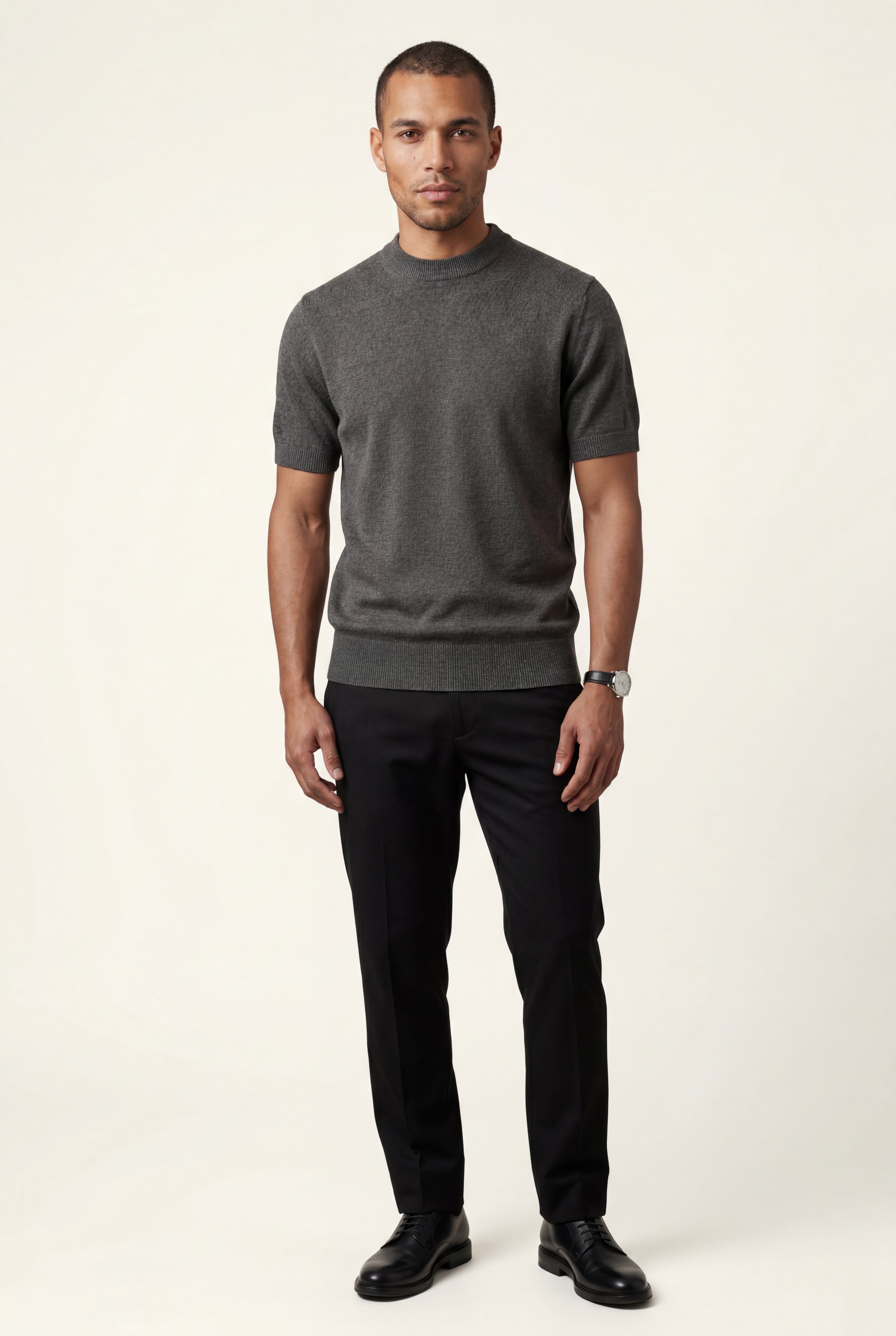 Fitted T-shirt for everyday wear – Short-sleeved knitted T-shirt for men