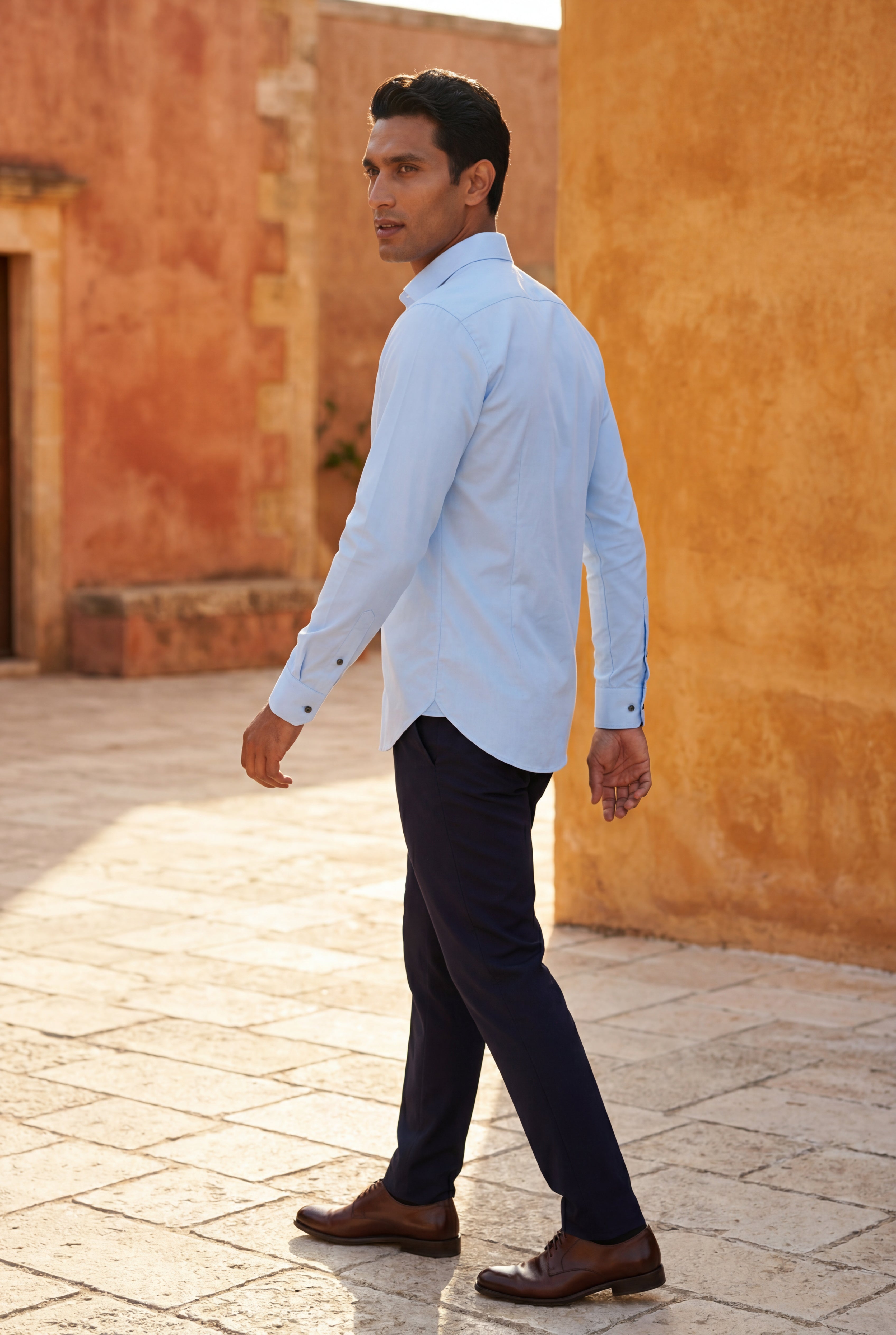 Fitted shirt for work and everyday wear – Men’s shirt with a classic collar