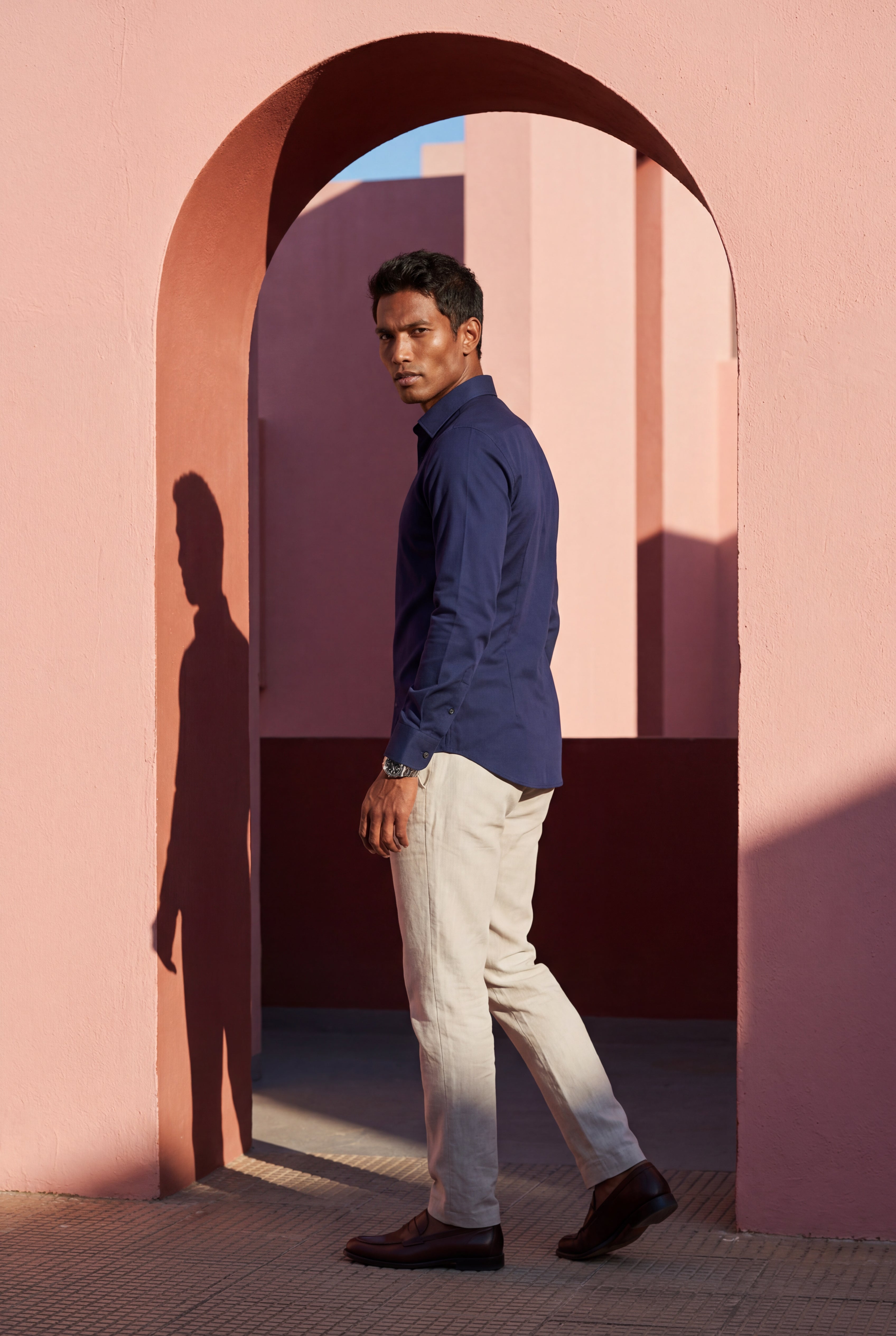 Fitted shirt for work and everyday wear – Men’s shirt with a classic collar