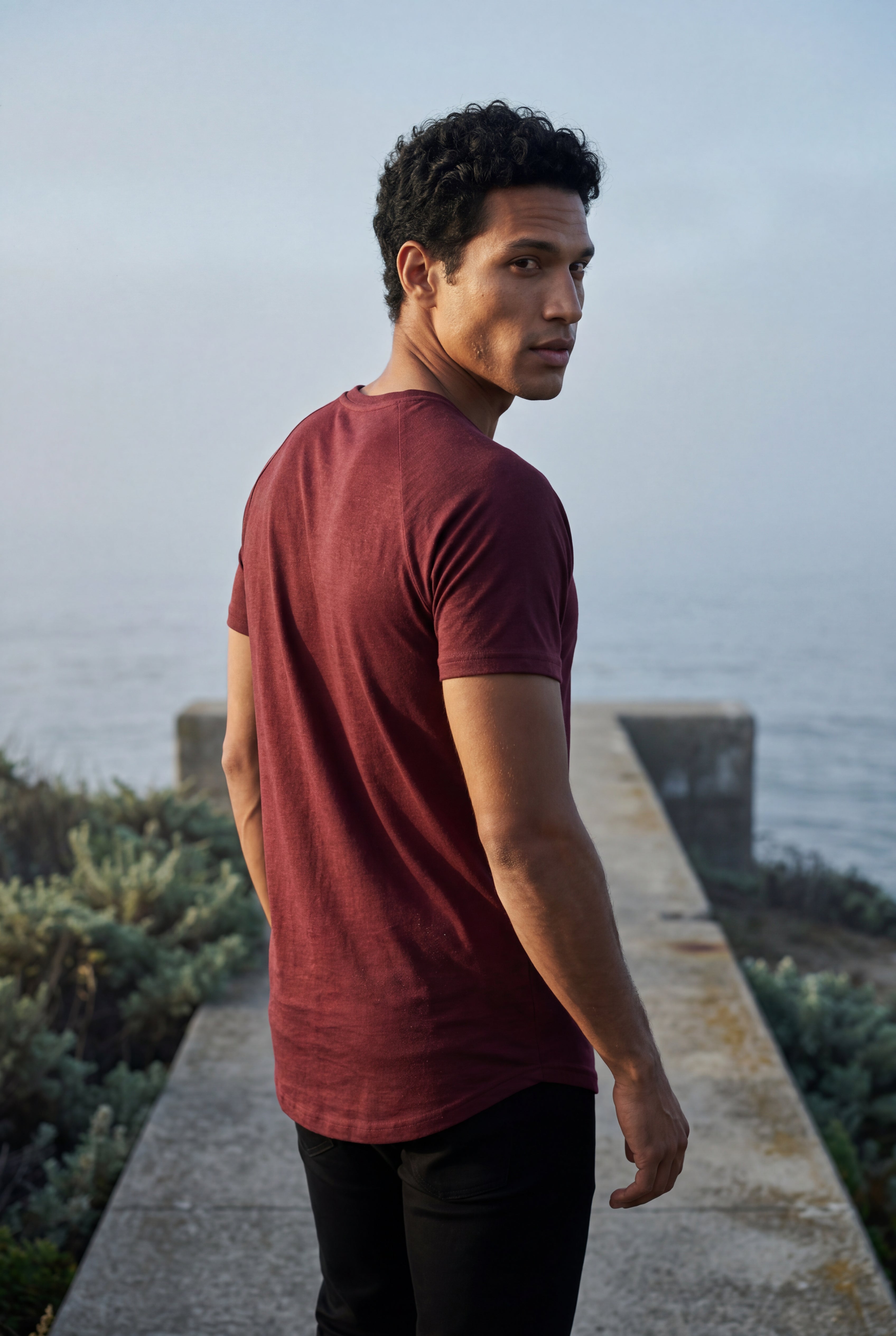 Fitted T-shirt for everyday wear – Short-sleeved, round-neck T-shirt for men