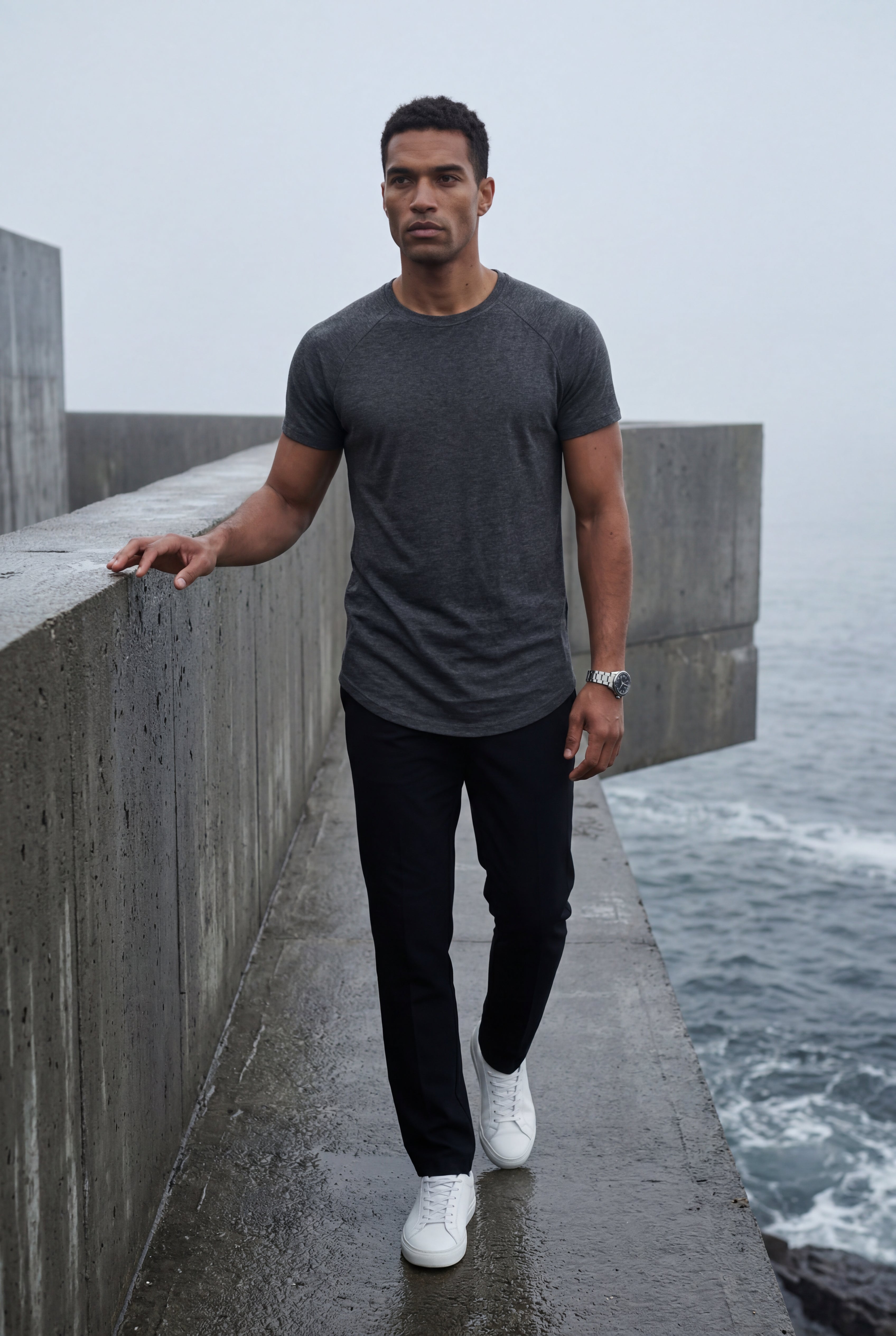 Fitted T-shirt for everyday wear – Short-sleeved, round-neck T-shirt for men