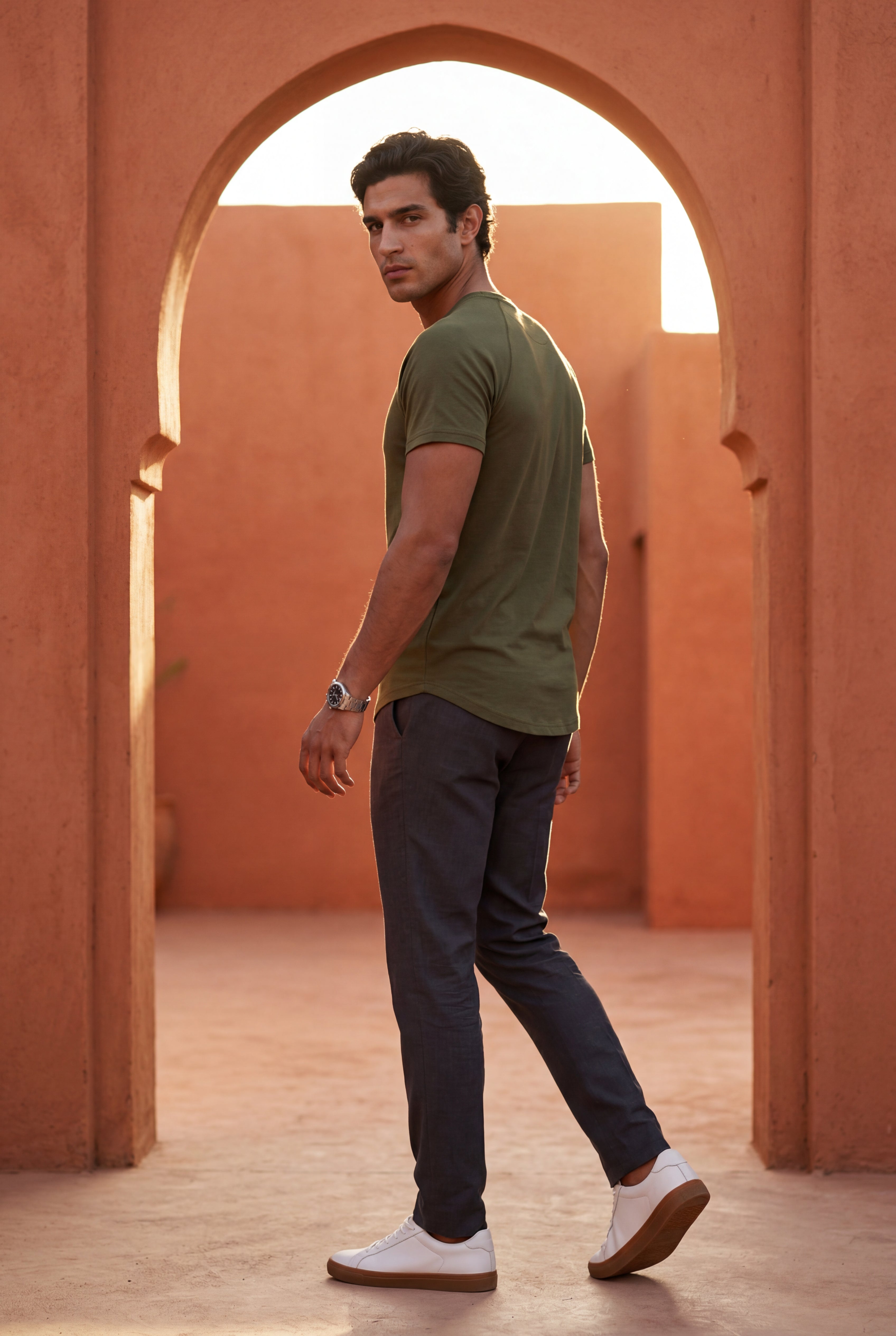 Fitted T-shirt for everyday wear – Short-sleeved, round-neck T-shirt for men
