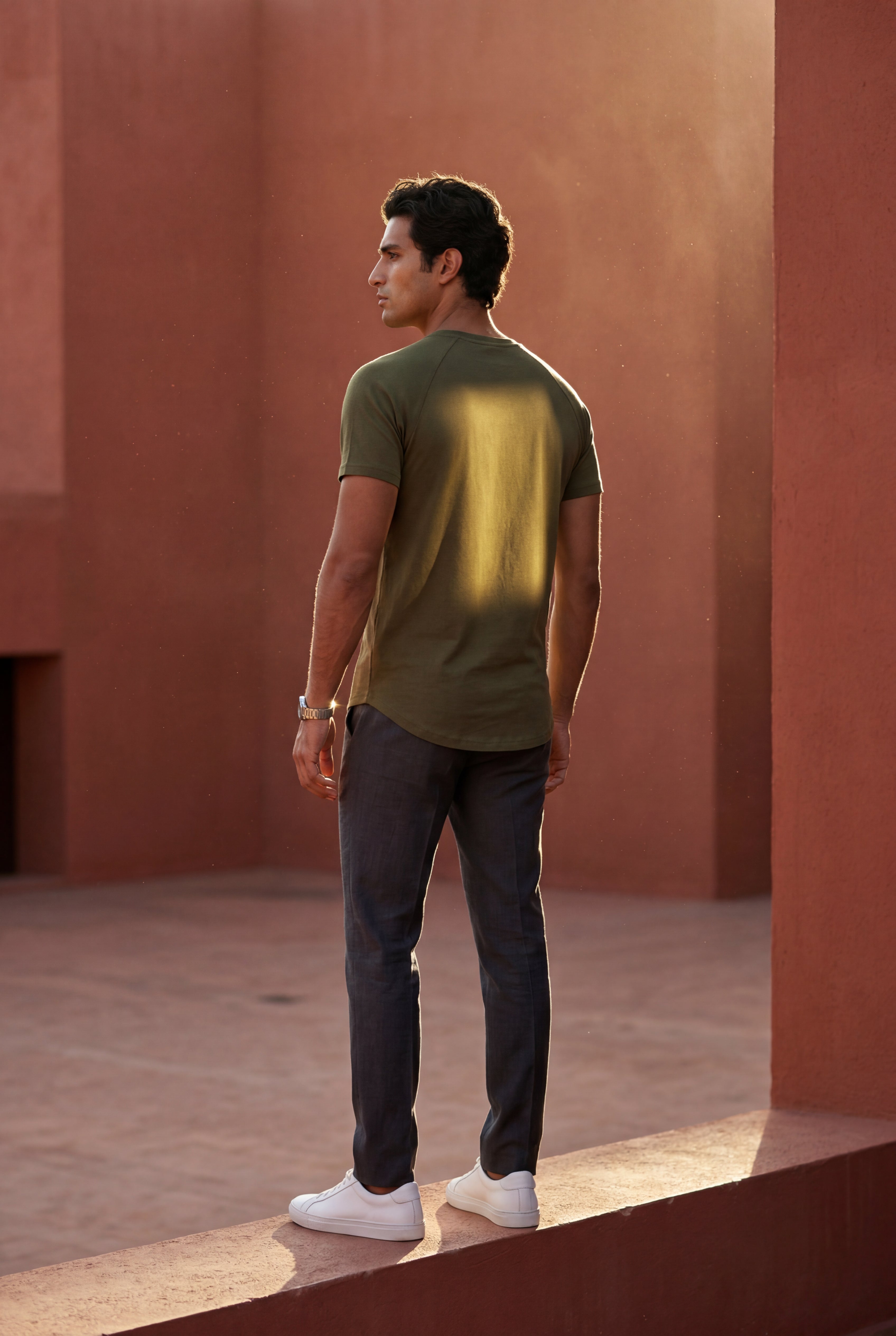 Fitted T-shirt for everyday wear – Short-sleeved, round-neck T-shirt for men
