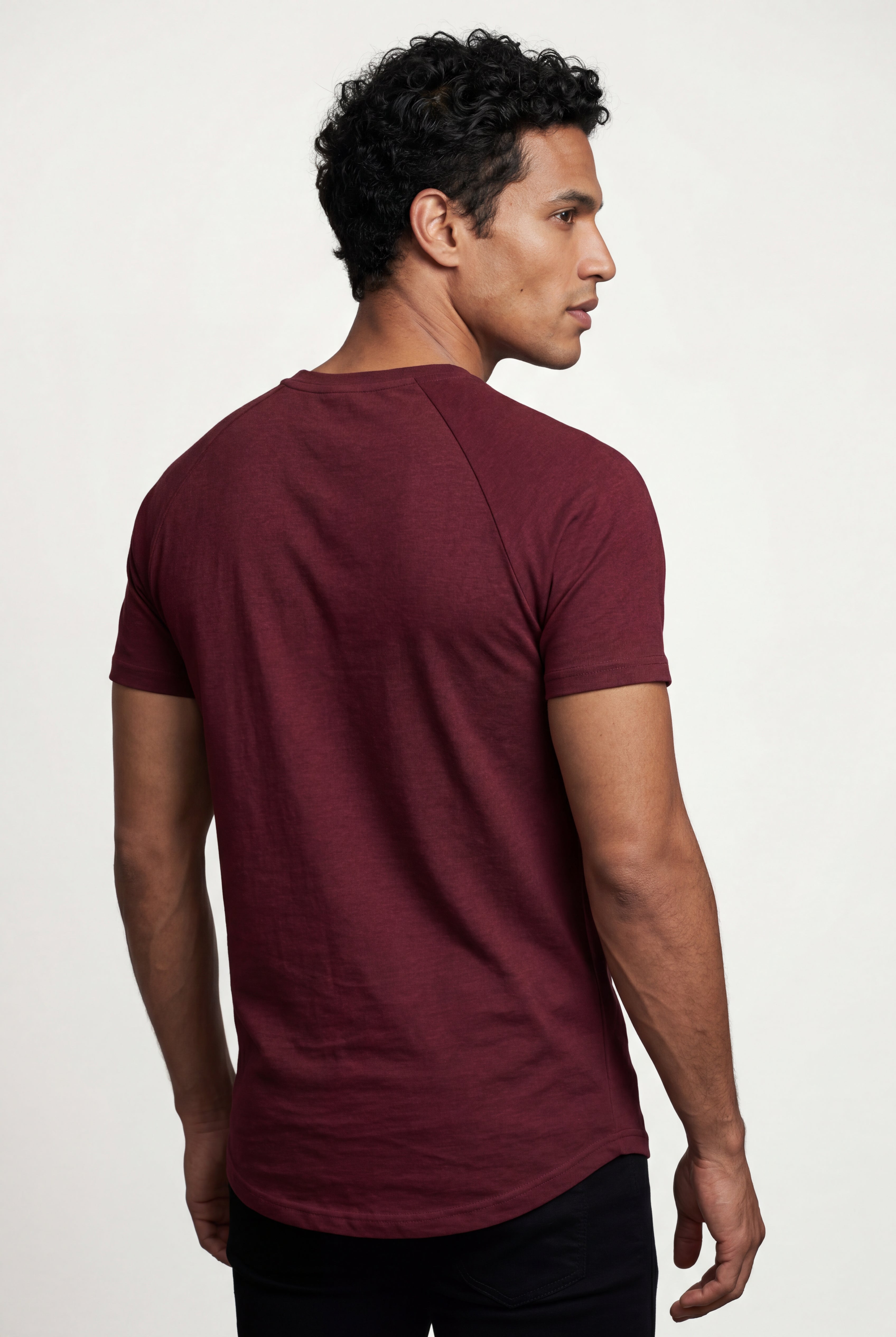 Fitted T-shirt for everyday wear – Short-sleeved, round-neck T-shirt for men