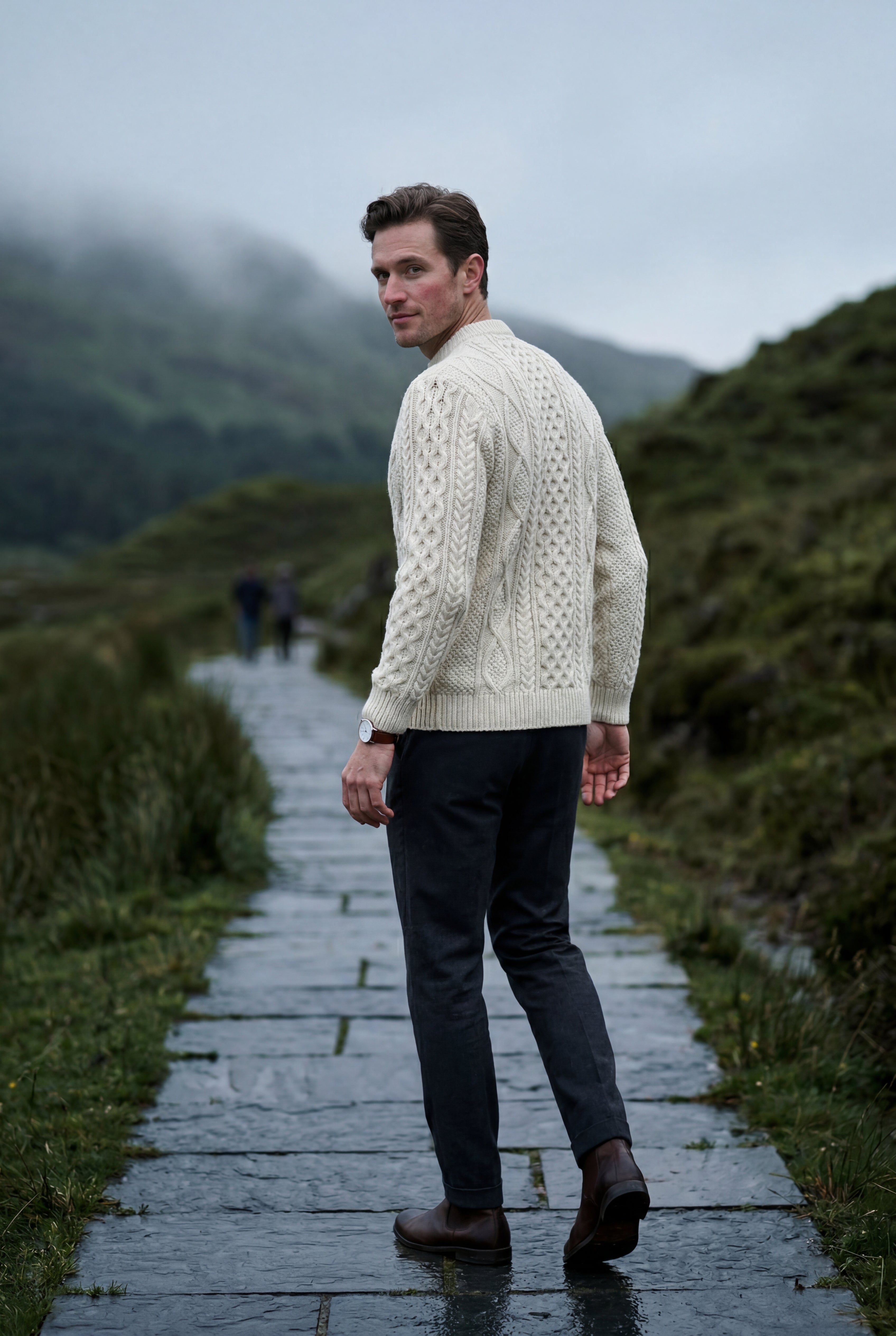 A chunky cable-knit jumper for cold days – Men’s round-neck jumper