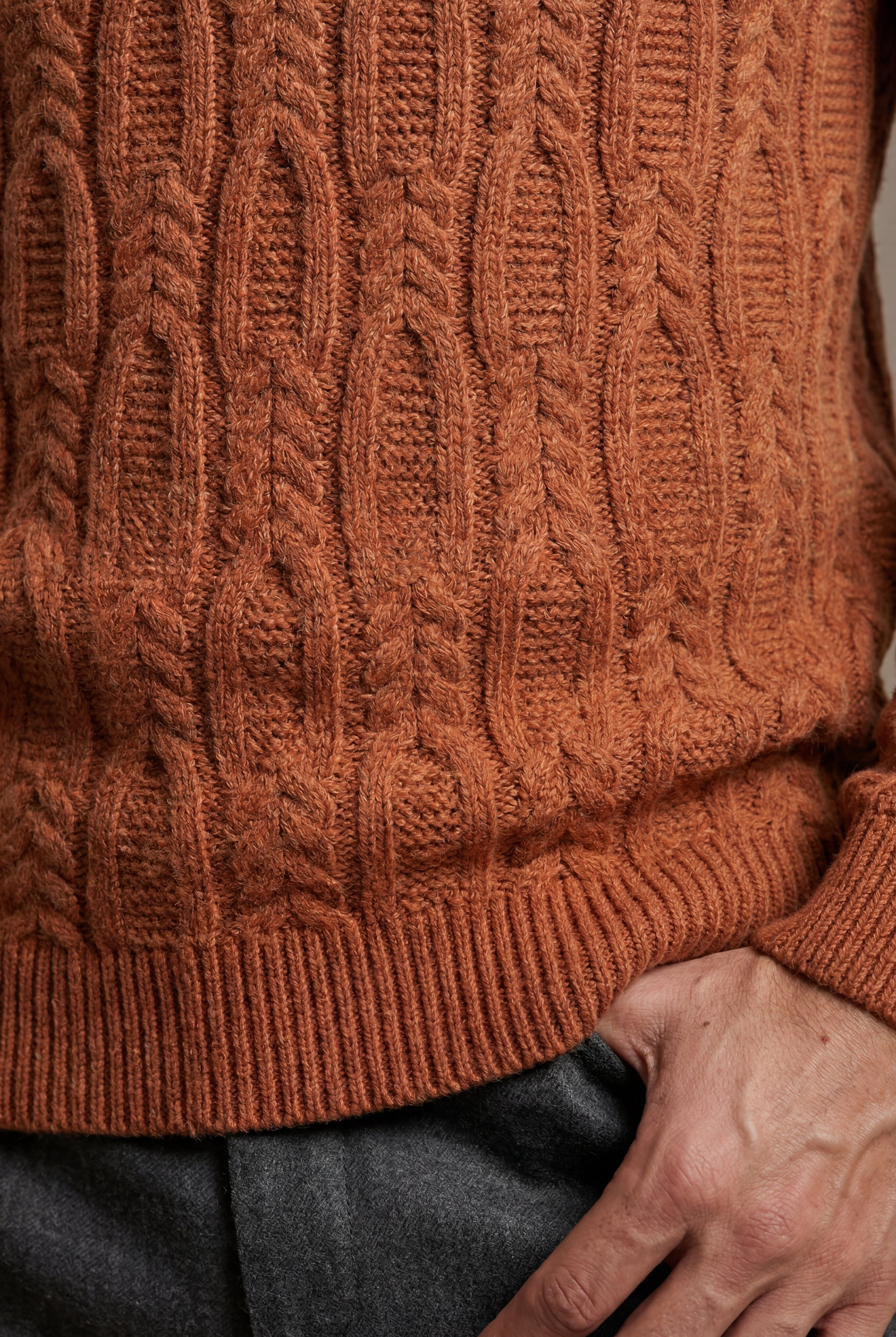A chunky cable-knit jumper for cold days – Men’s round-neck jumper