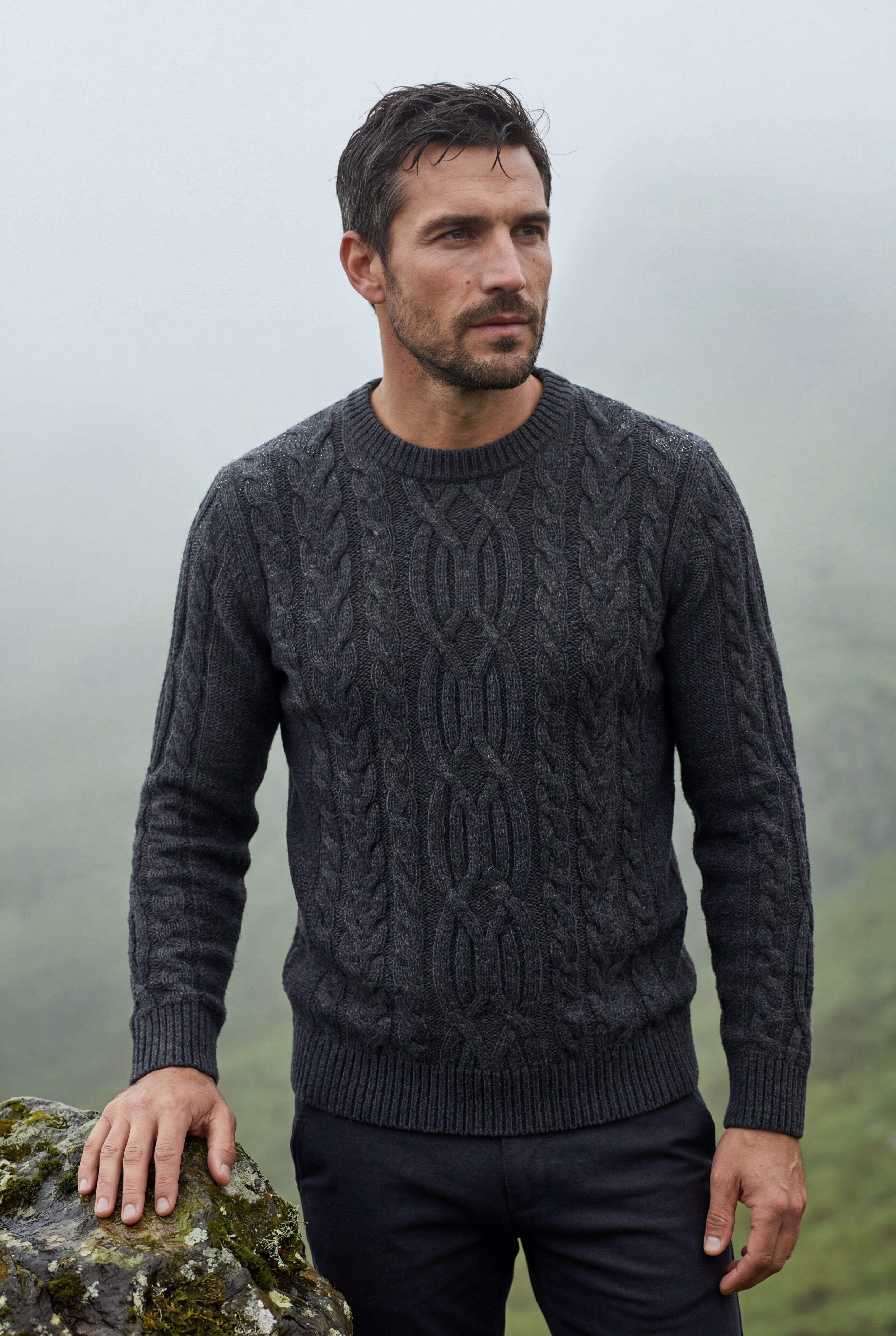 A chunky cable-knit jumper for cold days – Men’s round-neck jumper