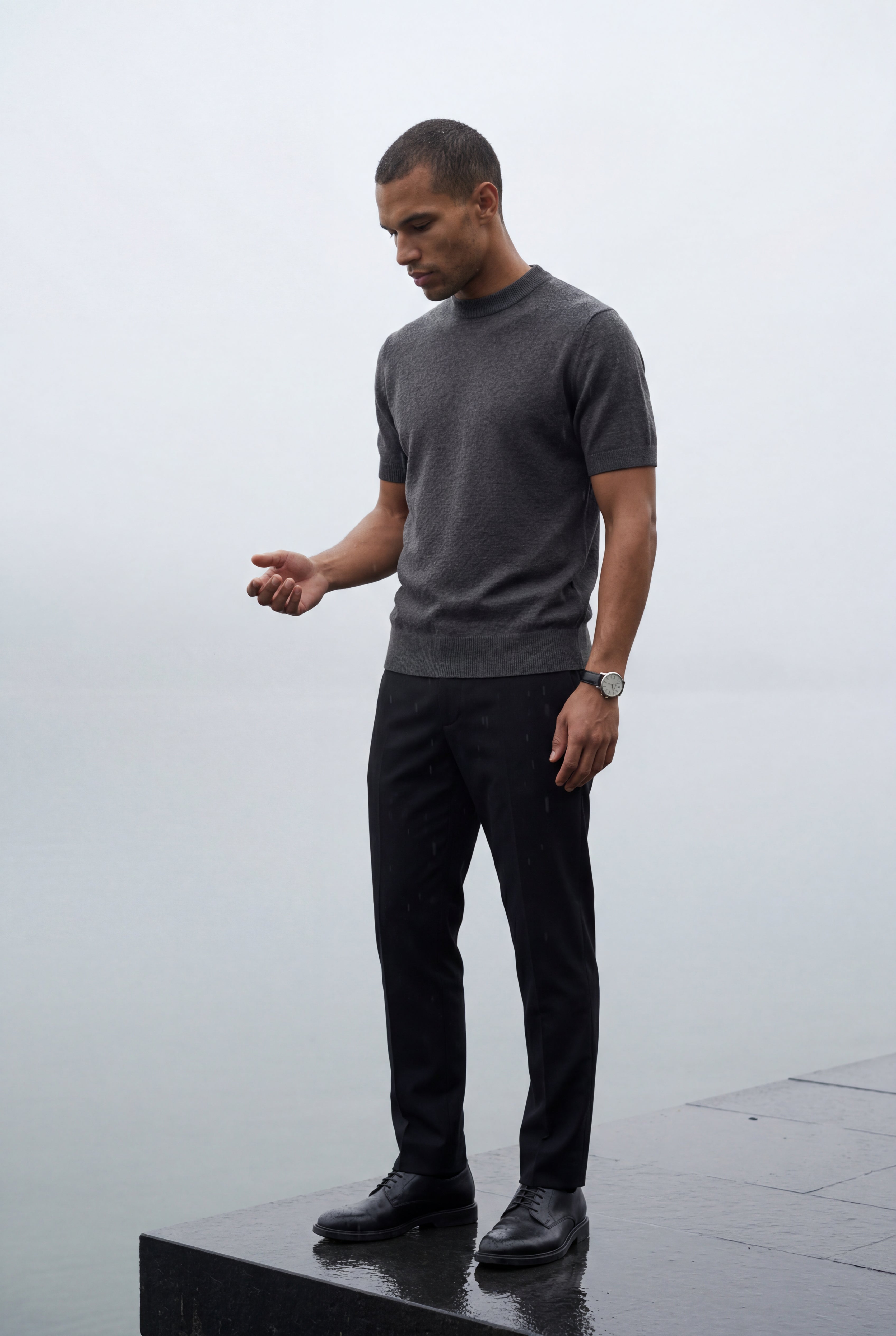 Fitted T-shirt for everyday wear – Short-sleeved knitted T-shirt for men