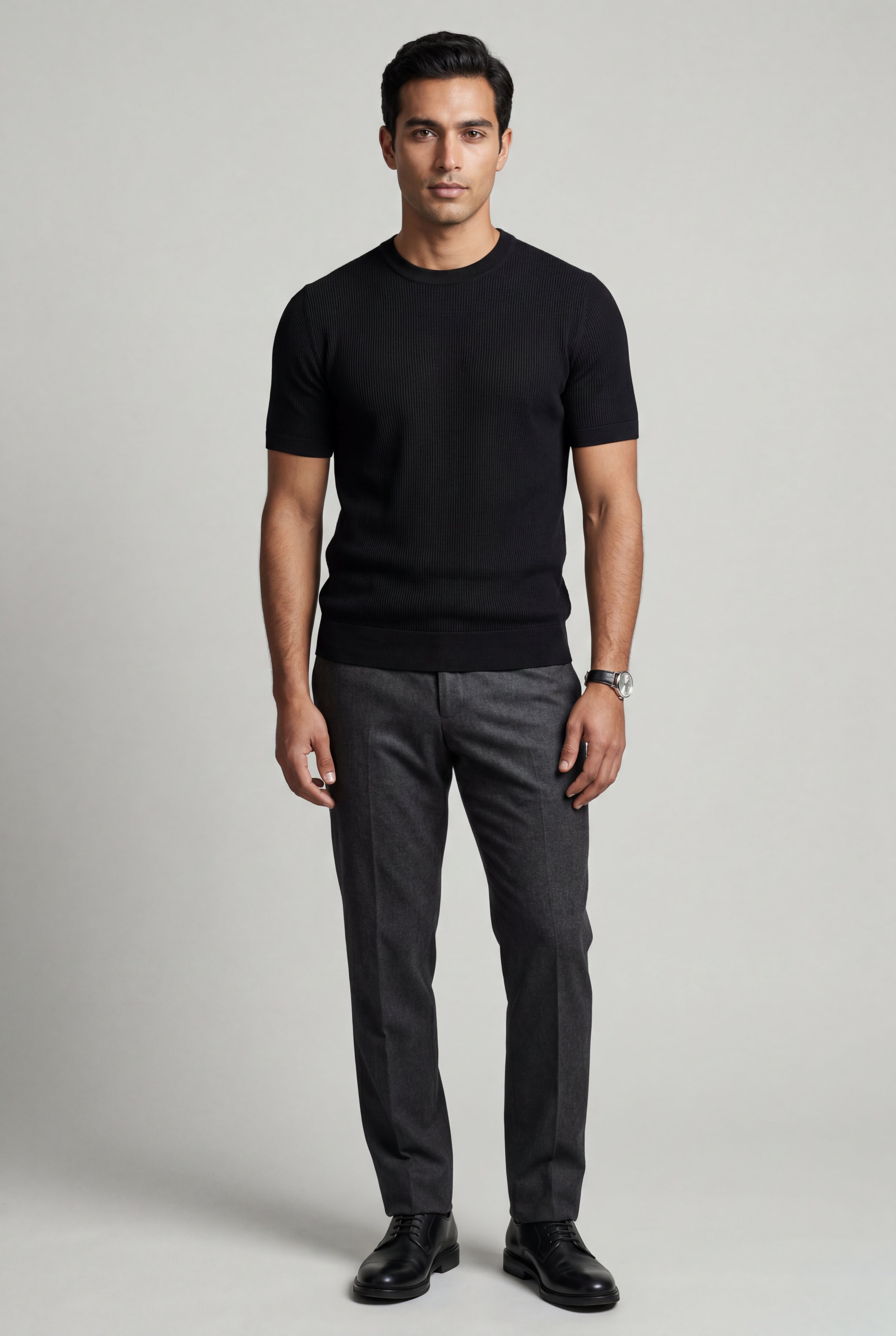 Fitted T-shirt for everyday wear – Short-sleeved knitted T-shirt for men