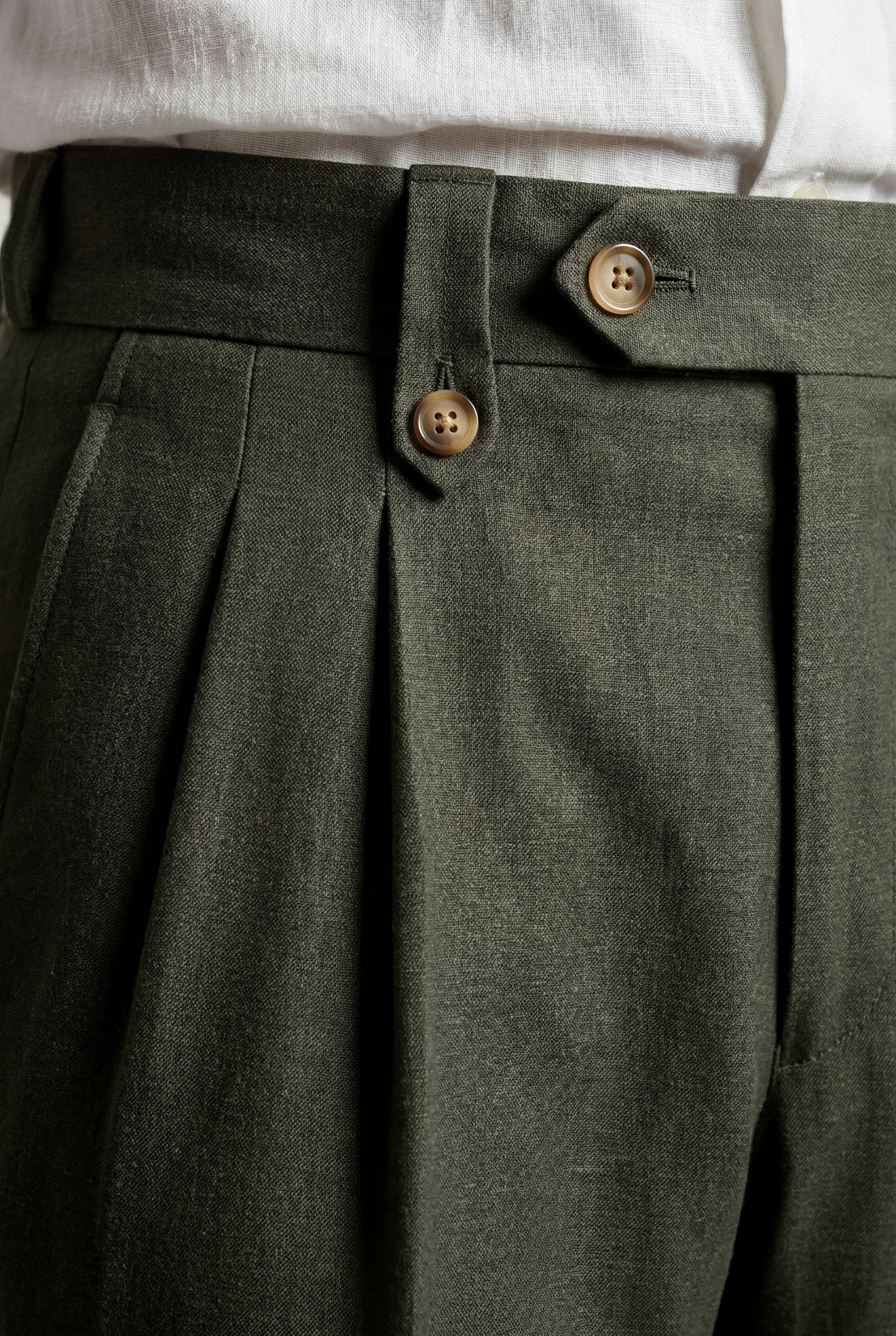 Kervano – Pleated Trousers with Turn-Up Hems