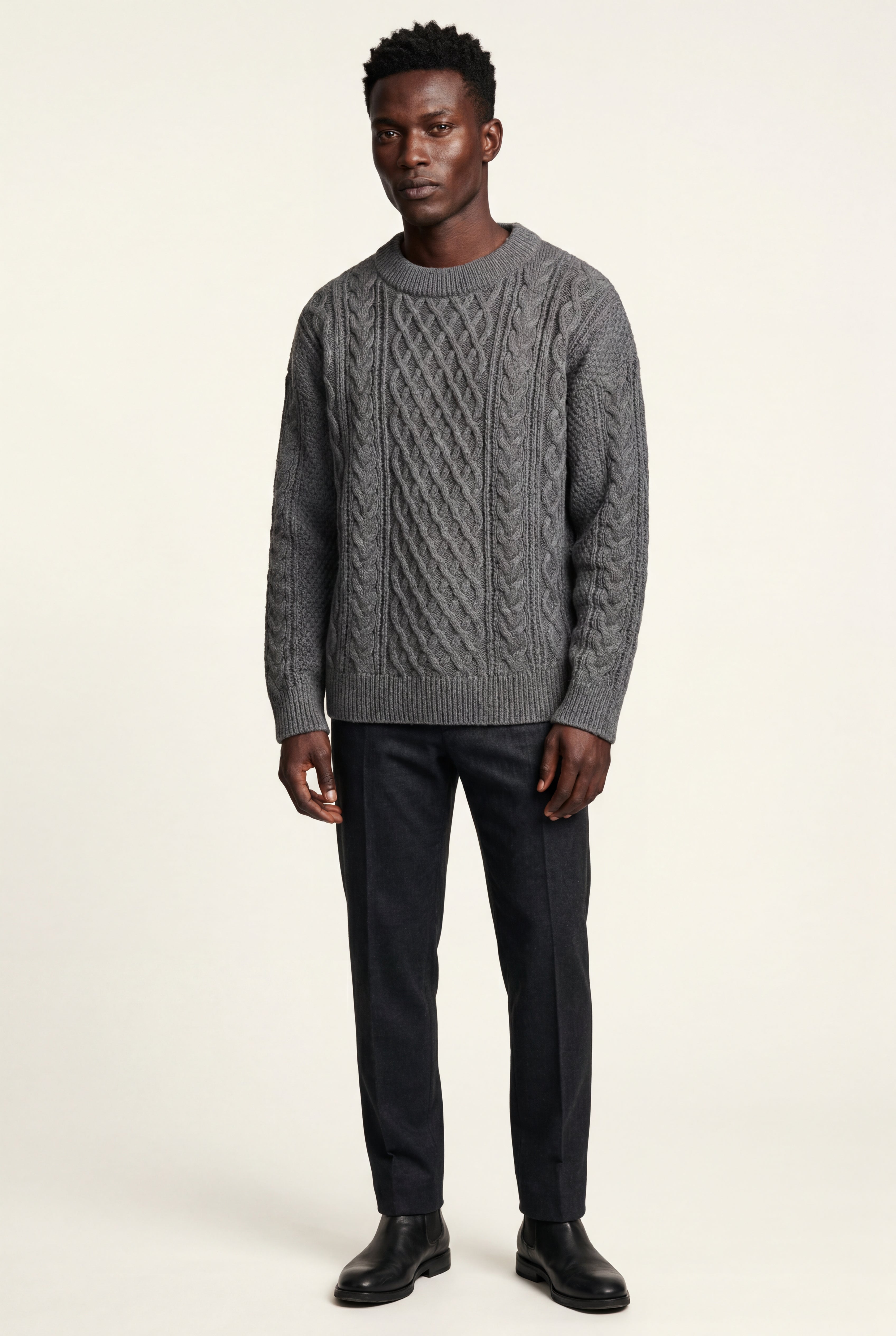 A classic jumper for cold days – Long-sleeved cable-knit jumper for men