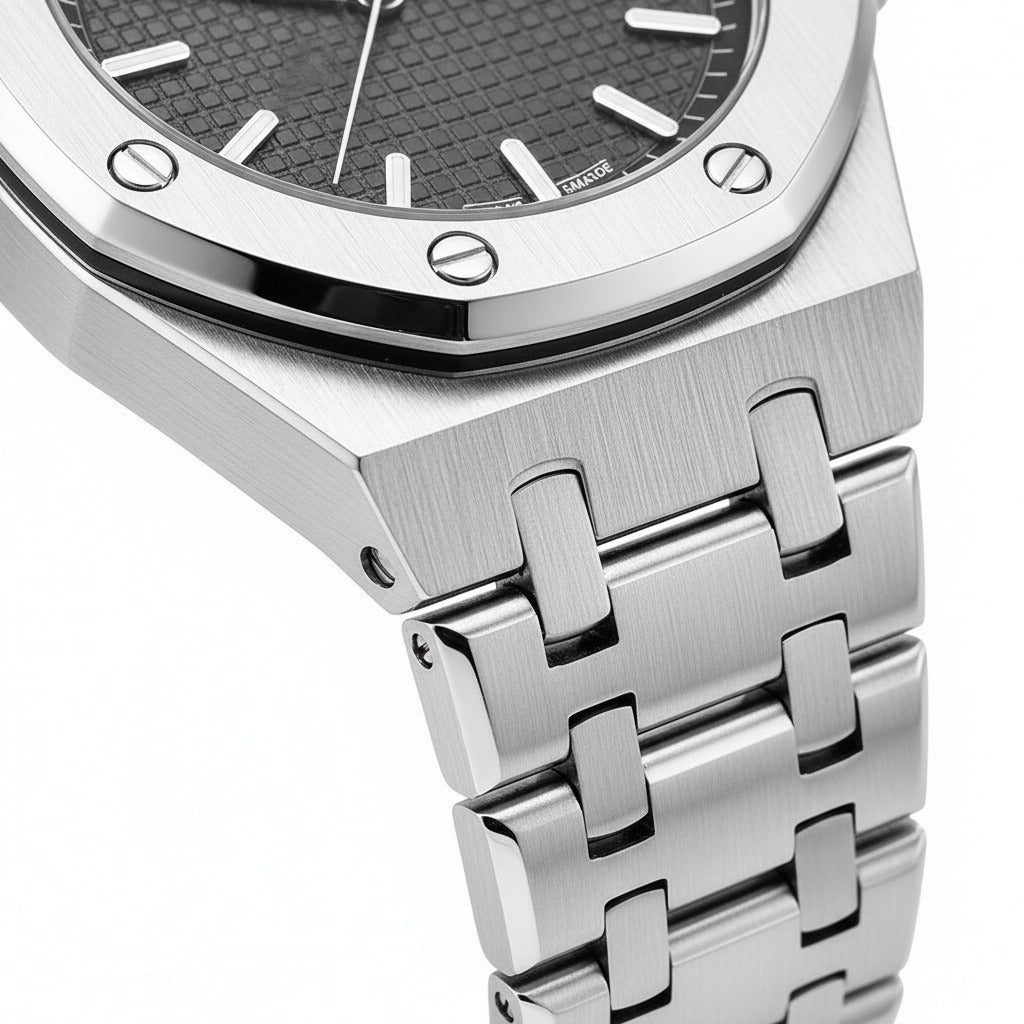 Men’s Stainless Steel Quartz Watch with Integrated Bracelet and Date Display