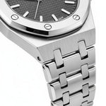Men’s Stainless Steel Quartz Watch with Integrated Bracelet and Date Display