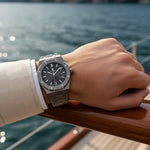 Men’s Stainless Steel Quartz Watch with Integrated Bracelet and Date Display
