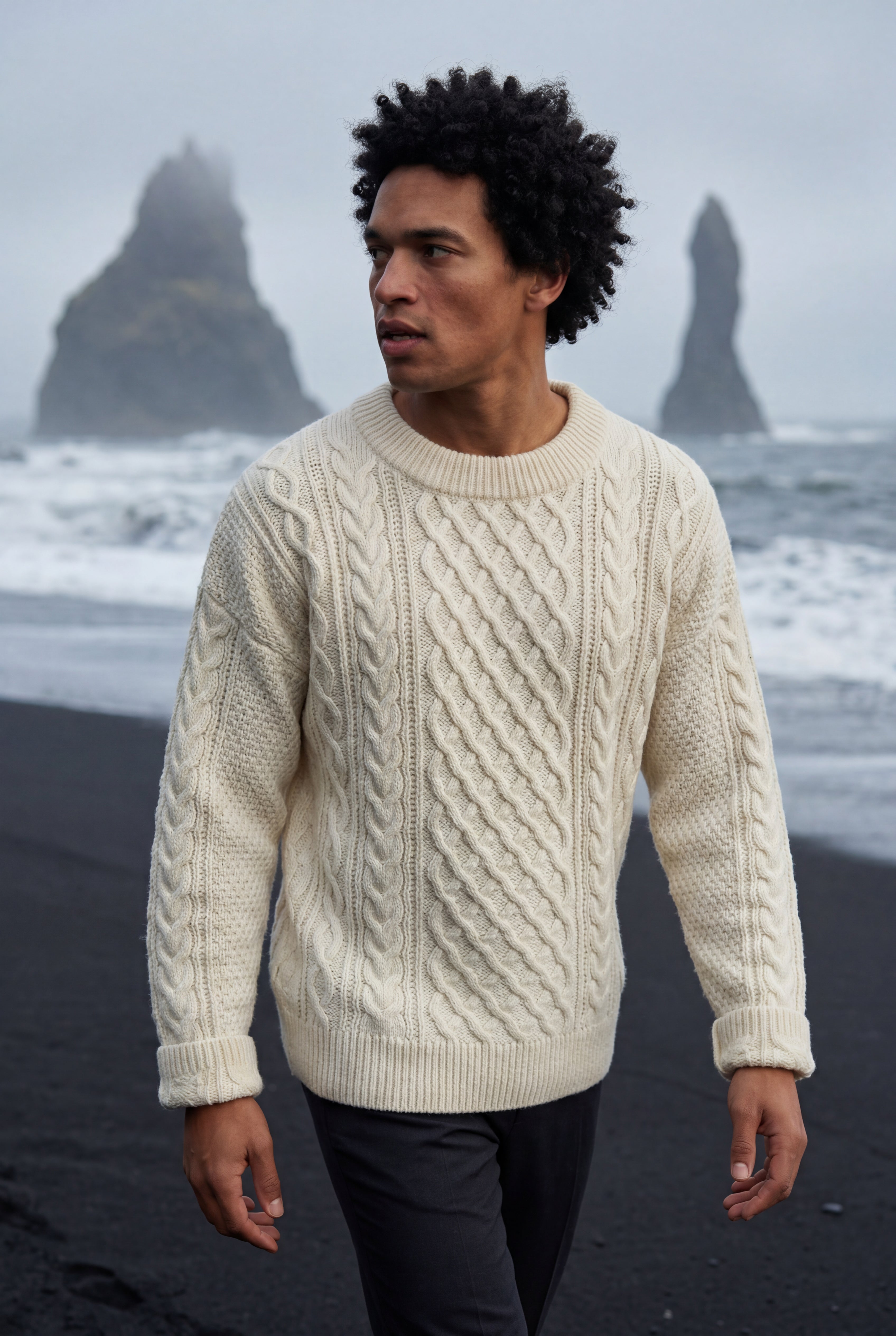 A classic jumper for cold days – Long-sleeved cable-knit jumper for men