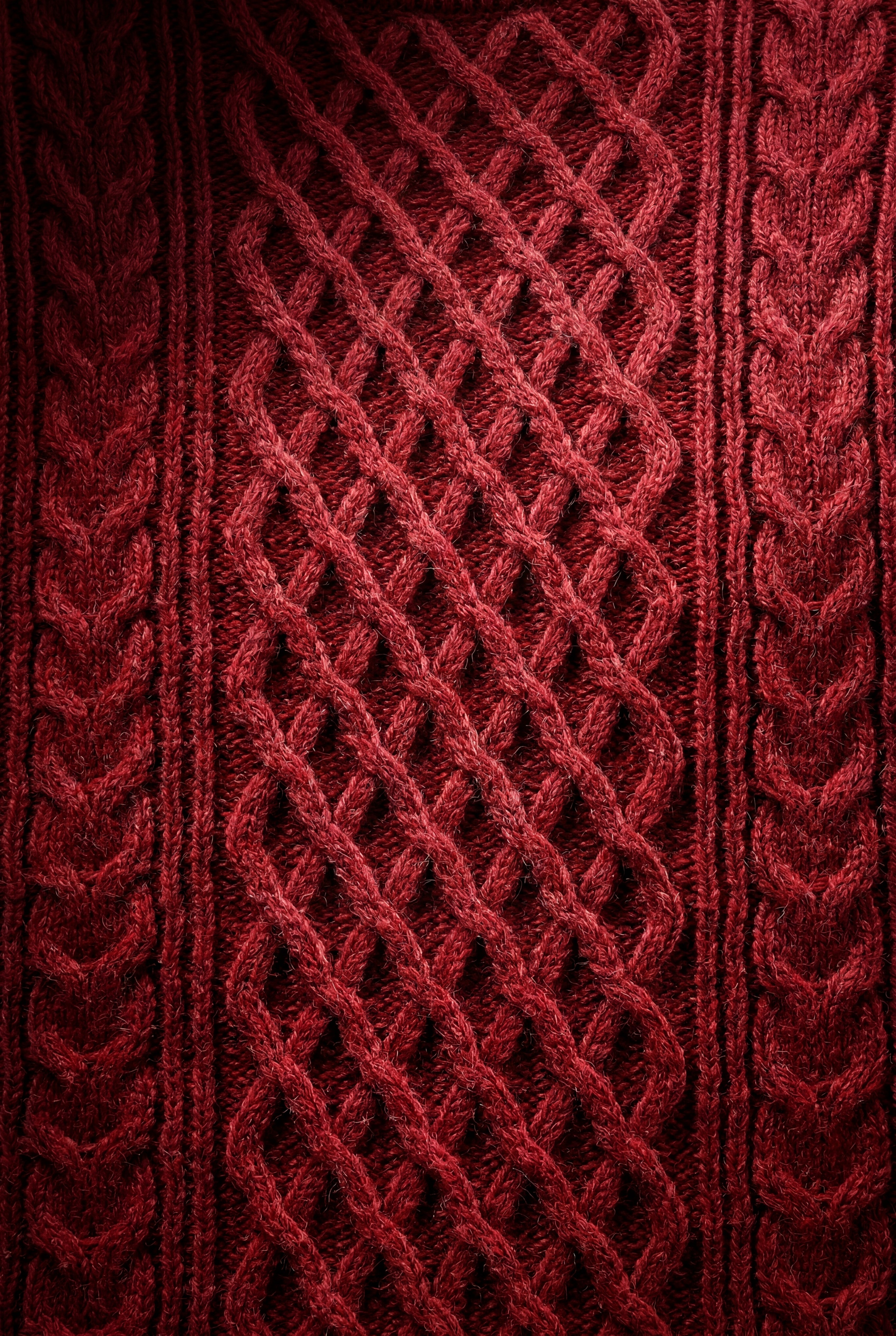 A classic jumper for cold days – Long-sleeved cable-knit jumper for men
