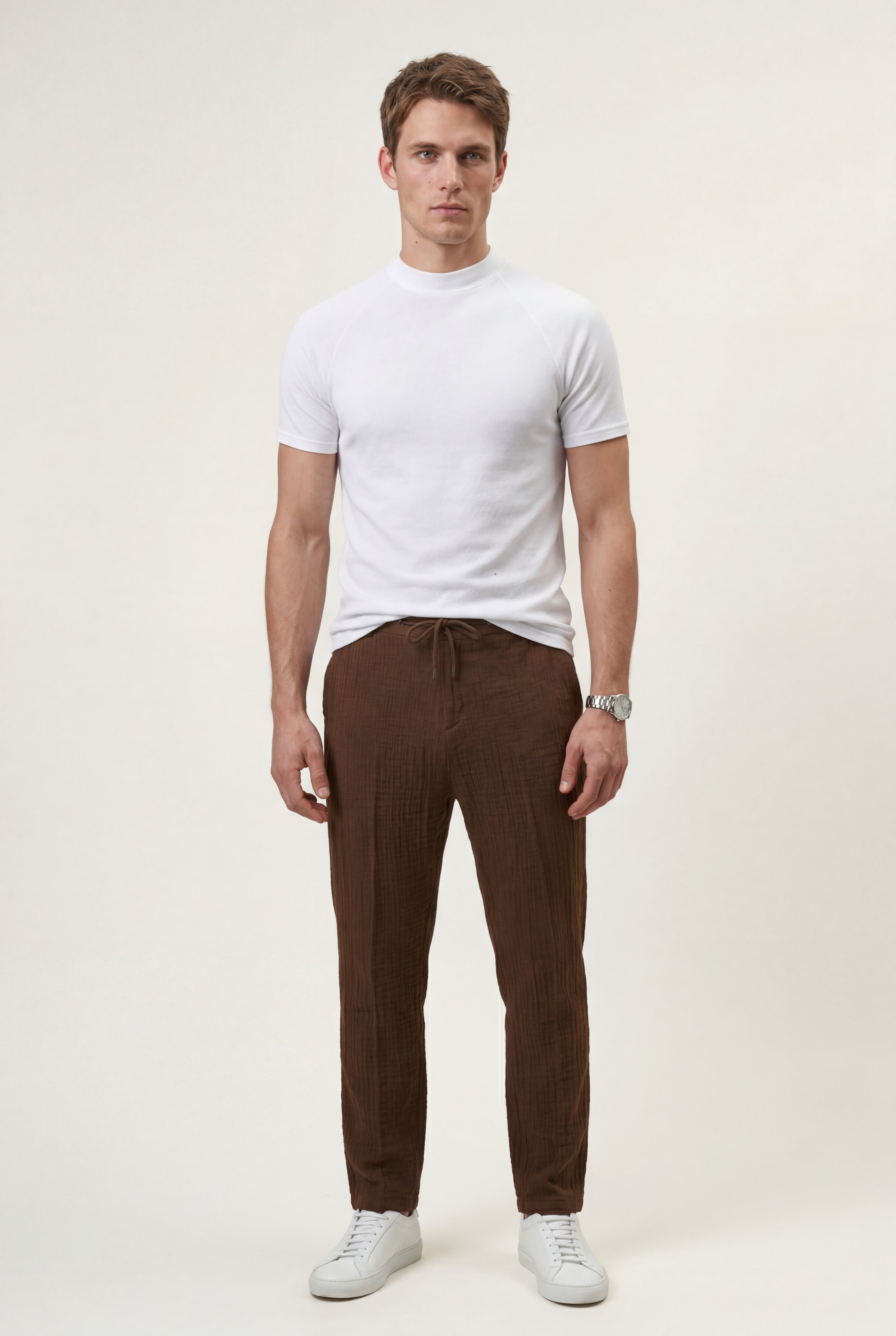 Fitted T-shirt for everyday wear – Short-sleeved, high-necked T-shirt for men