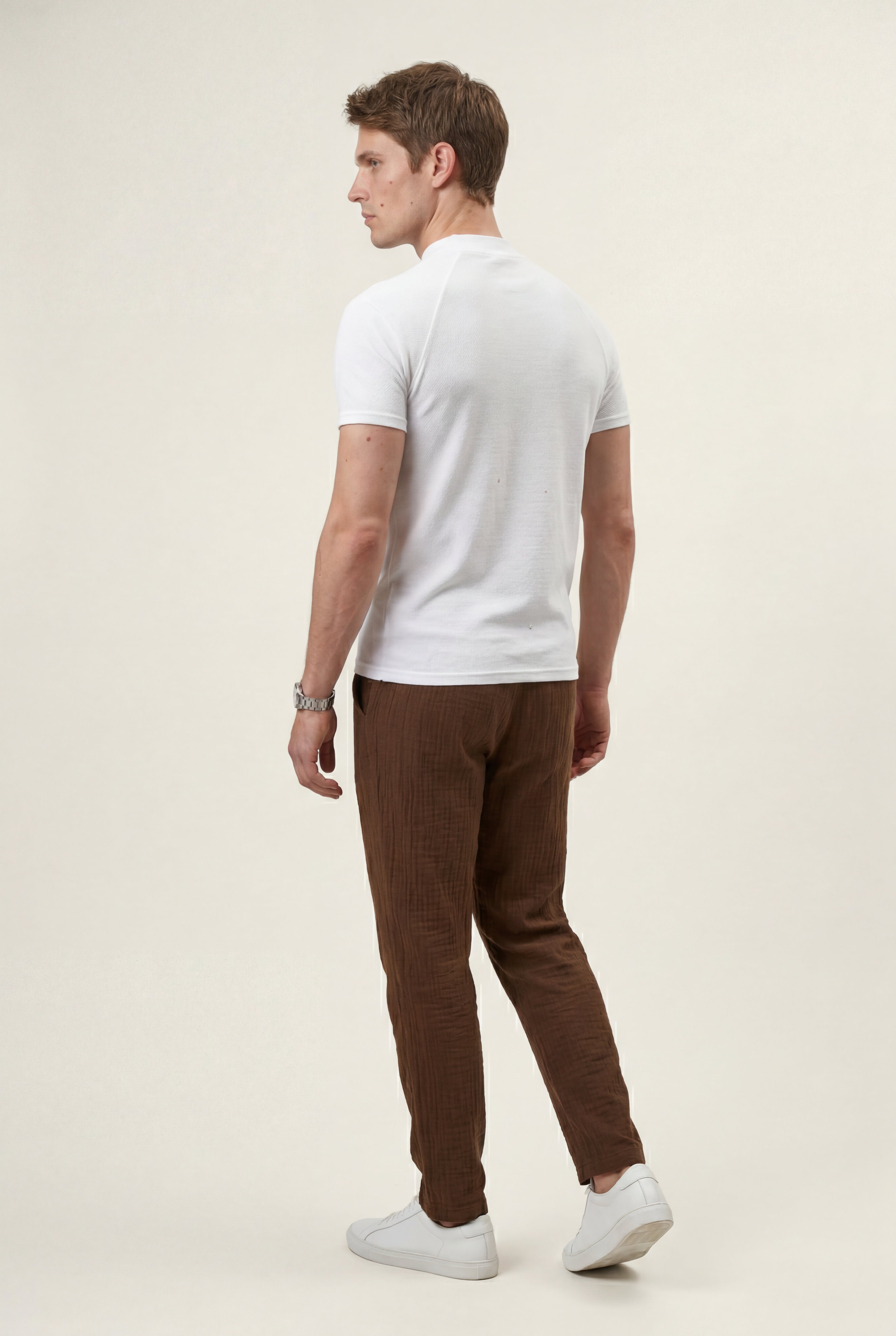 Fitted T-shirt for everyday wear – Short-sleeved, high-necked T-shirt for men