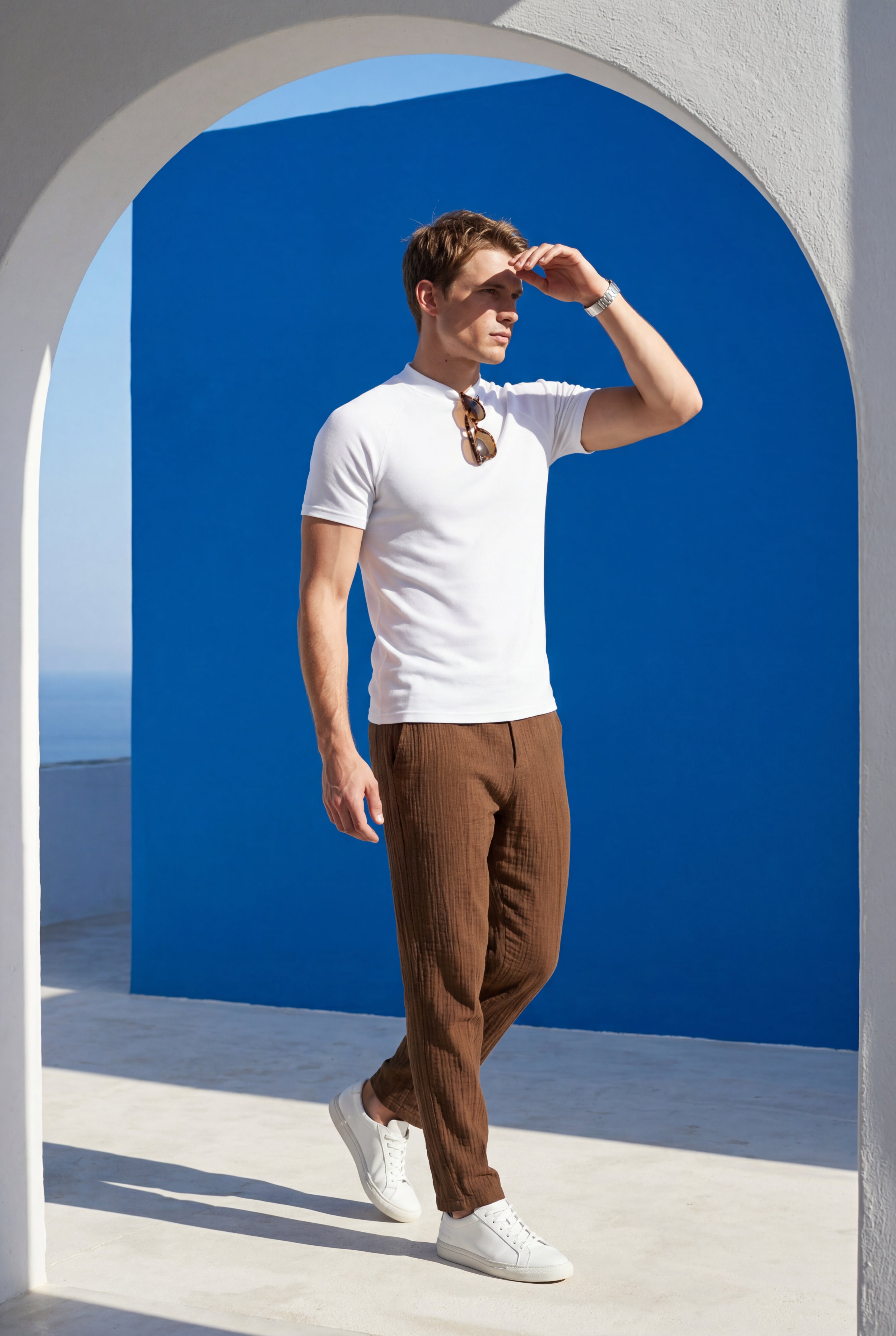 Fitted T-shirt for everyday wear – Short-sleeved, high-necked T-shirt for men